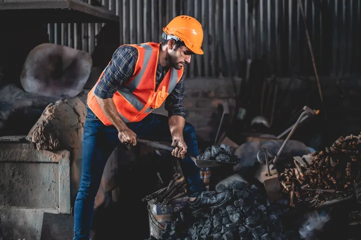 Coal Miner Salaries Amid Economic Challenges