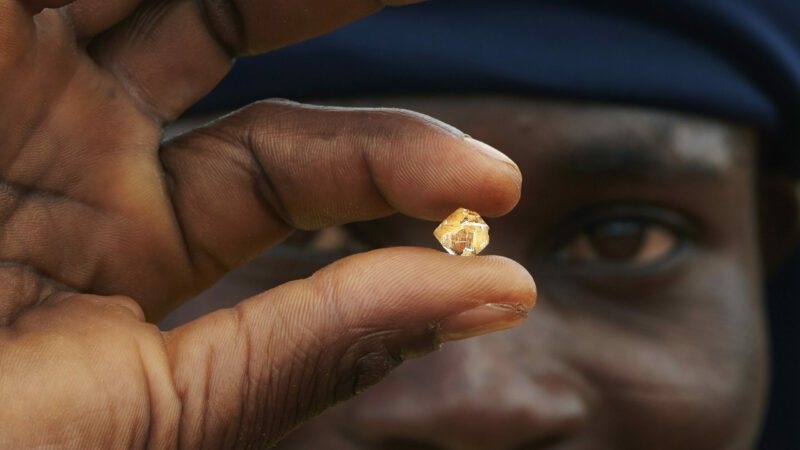 De Beers Expands Partnership to Boost Diamond