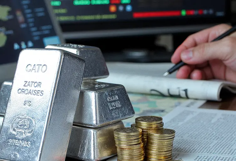 Silver April 2025: Short-Term Shine Masks