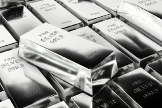 Silver Price 2025: Investors Eye Supply Crunch