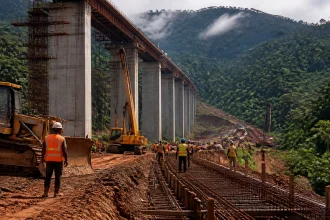 Simandou’s $27B Rail Link: The Infrastructure Sprint to Break the Iron Ore Duopoly