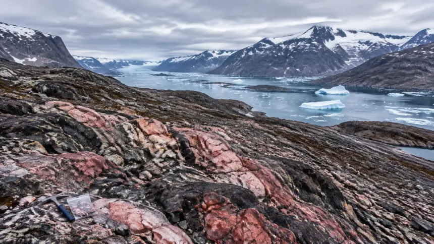 A $2.2B Romanian Refinery Bets on Greenland’s Eudialyte Problem